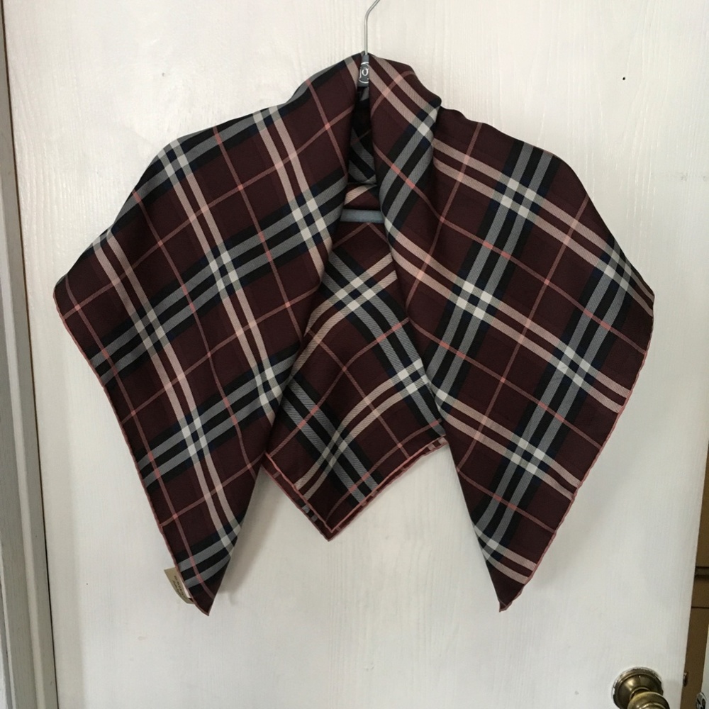 AuthenticBurberry Castleford Check Silk Scarf - Picture 5 of 7